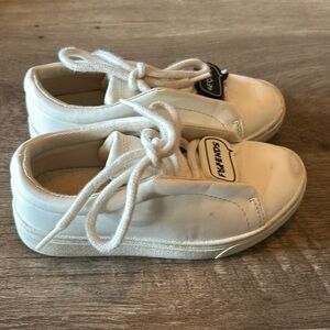 Zara kids friends 4ever white sneakers size 28